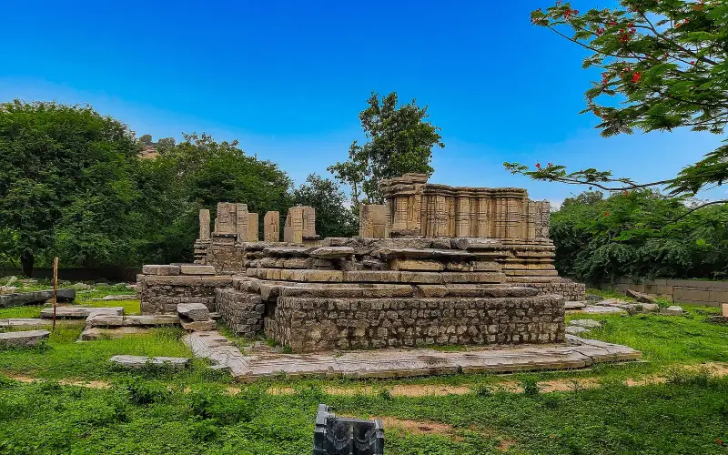 Kummarigullu Shiva Trikutalaya temple ruins, Nidigonda village, Telangana 24