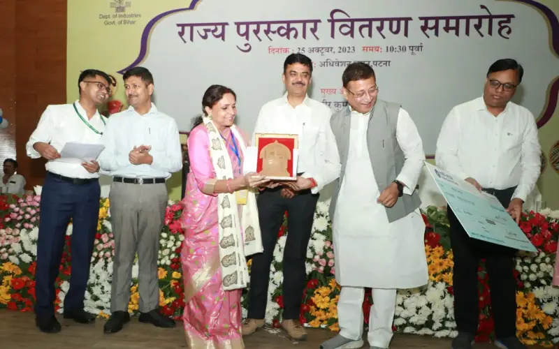 Namita Azad Kanyaputri Doll Artist awarded State Award from Govt. of Bihar